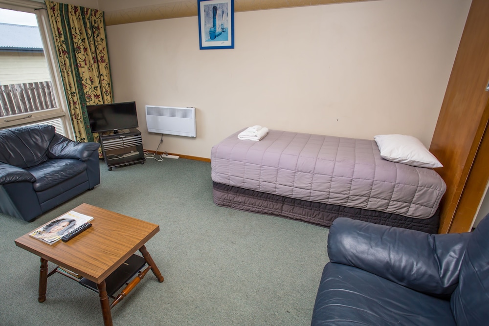 Homestead Lodge Motel 33/50