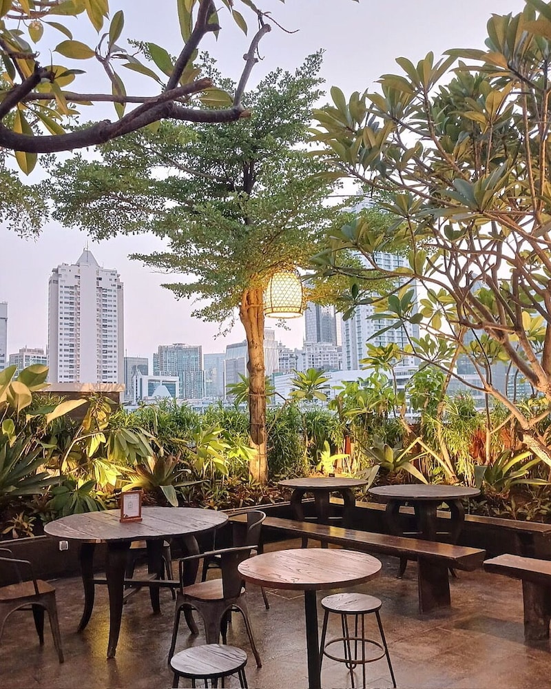 Rasuna Icon Hotel 60/61