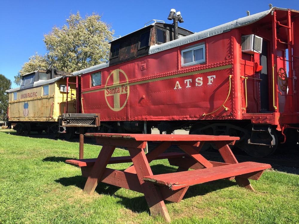 Red Caboose Motel 44/50