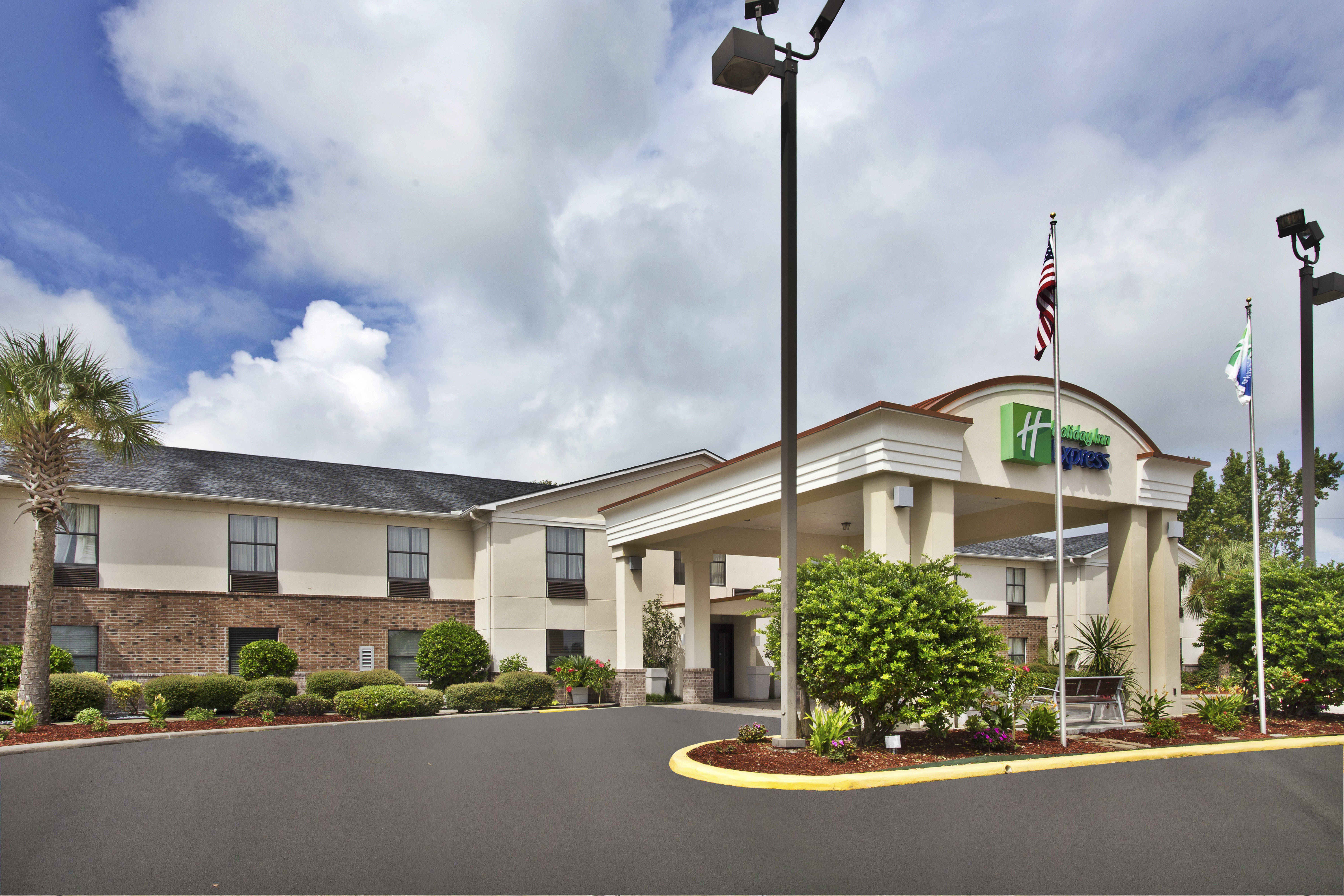 Holiday Inn Express Breaux Bridge-Henderson 7/72