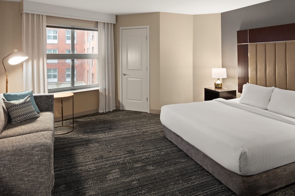 1 Bedroom, Suite, King Bed, Sofa