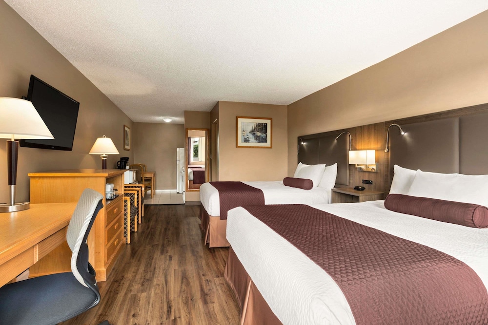 Days Inn By Wyndham Victoria Uptown 14/62