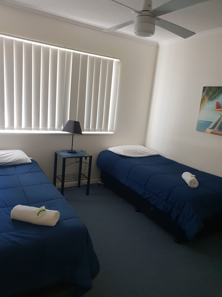 Bayviews and Harbourview Holiday Apartments 6/17