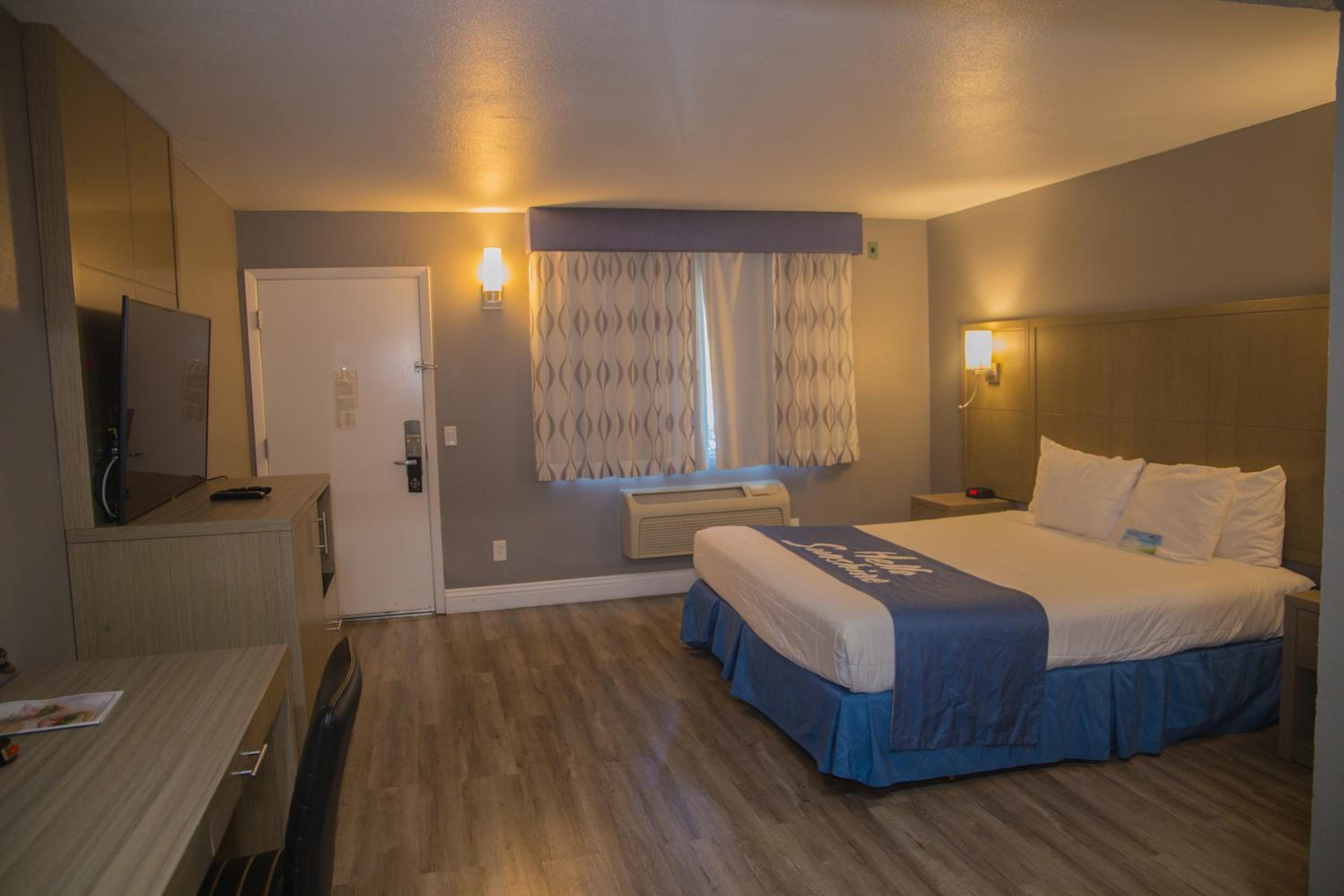Deluxe, King Bed