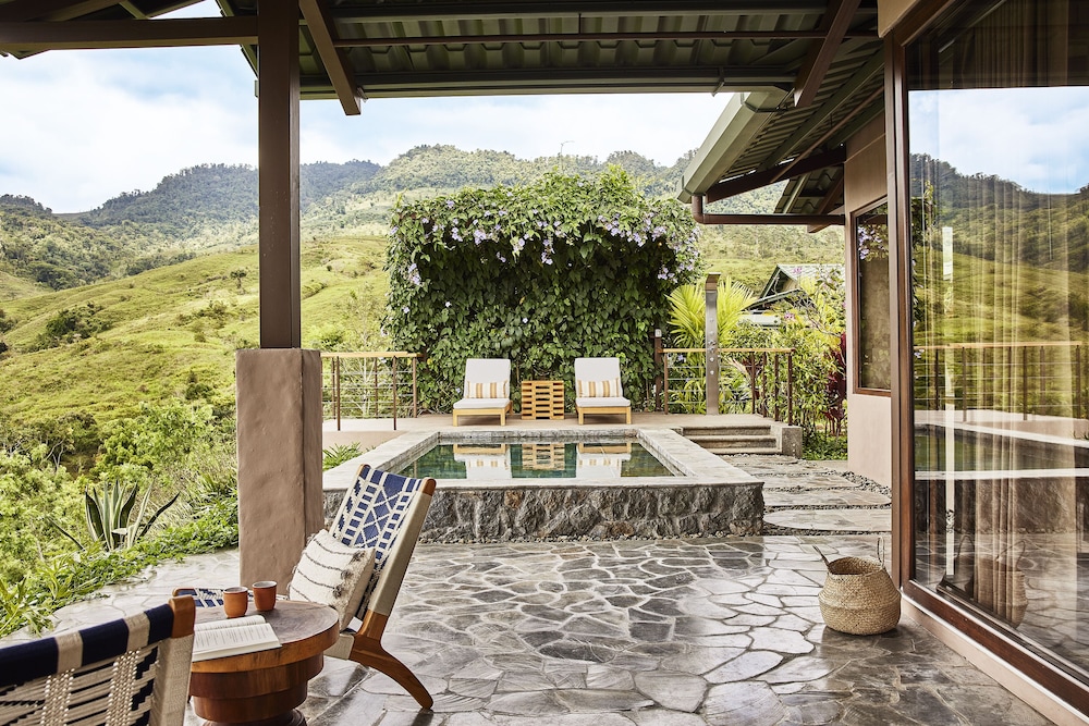 HACIENDA ALTAGRACIA 10/84