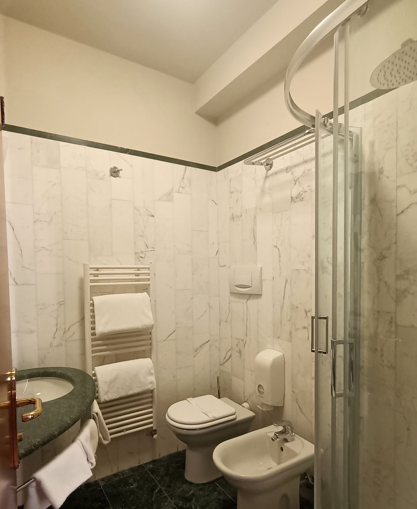 Deluxe, Double Bed, Michelangelo Palace 2/2