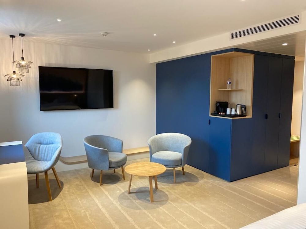 Brit Hotel Fougeres - Hotel Du Parc 47/69