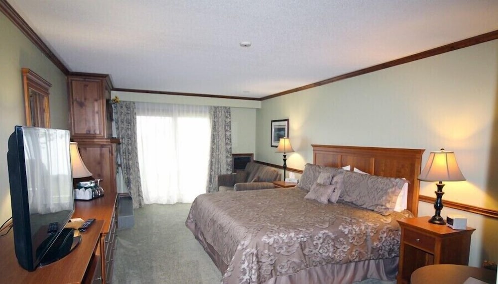 DELUXE, KING BED, RIVER FRONT, SOFA