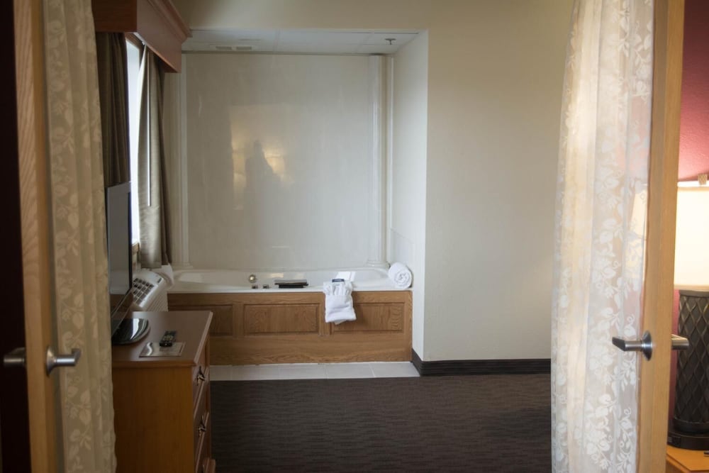 Americinn By Wyndham Madison Sd 14/23