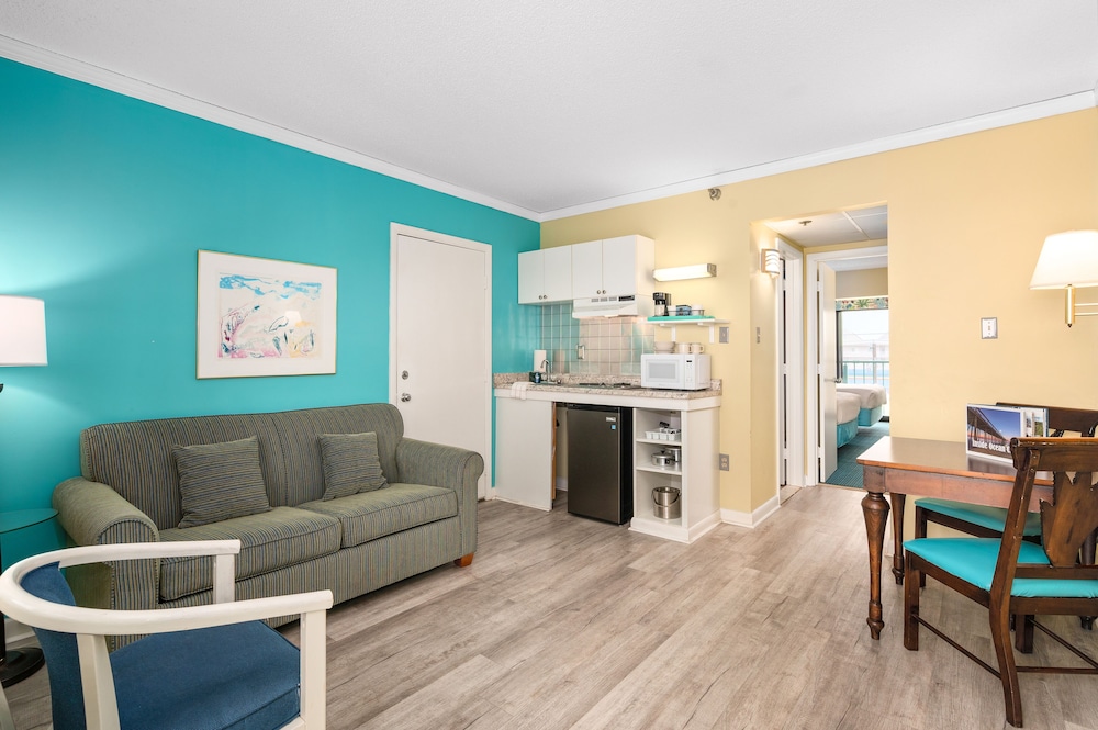 Cayman Suites Hotel 49/80