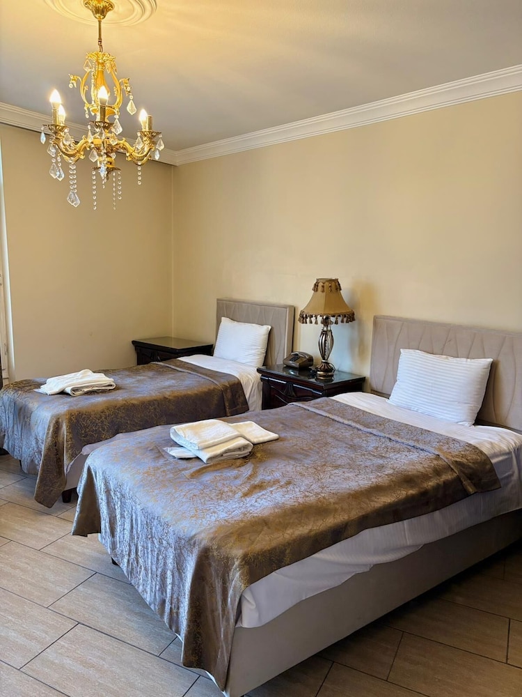 Room, Twin Beds