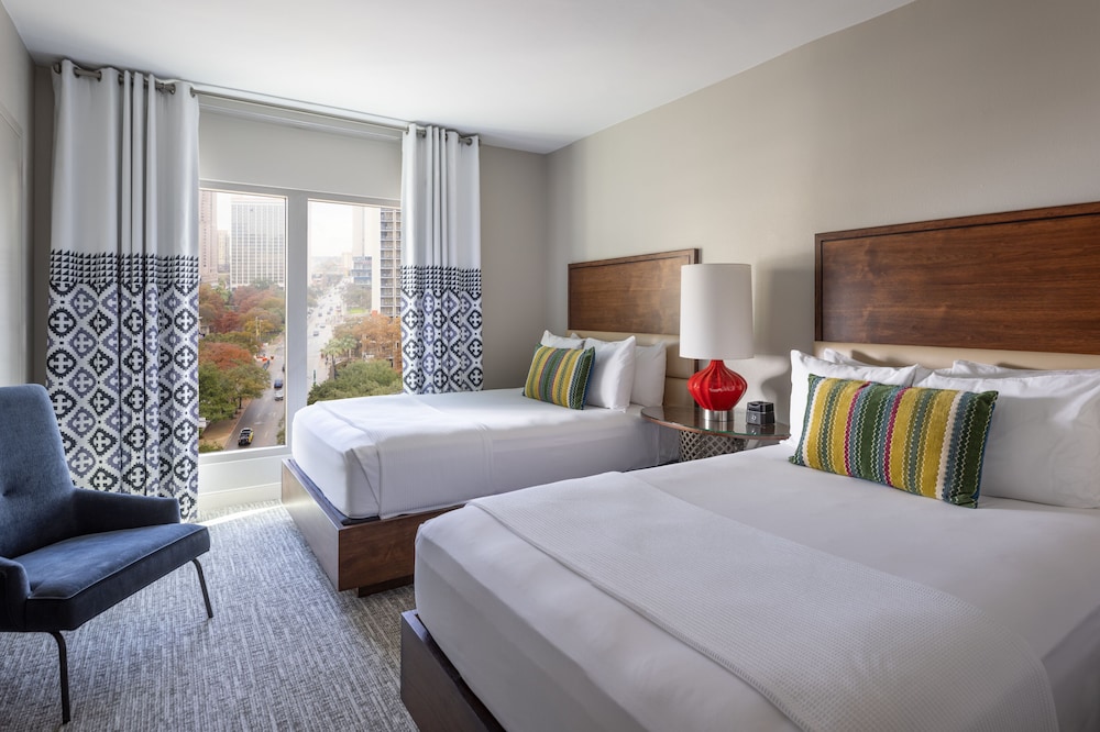 SUITE, 2 DOUBLE BEDS, CITY VIEW, ACCESSIBLE