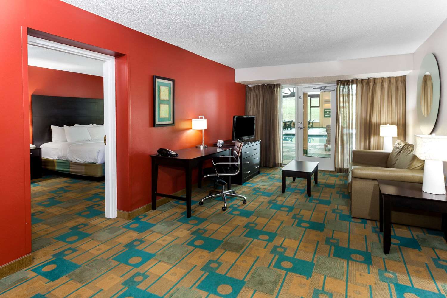 La Quinta Inn Suites Milwaukee Glendale Bayshore 24/37