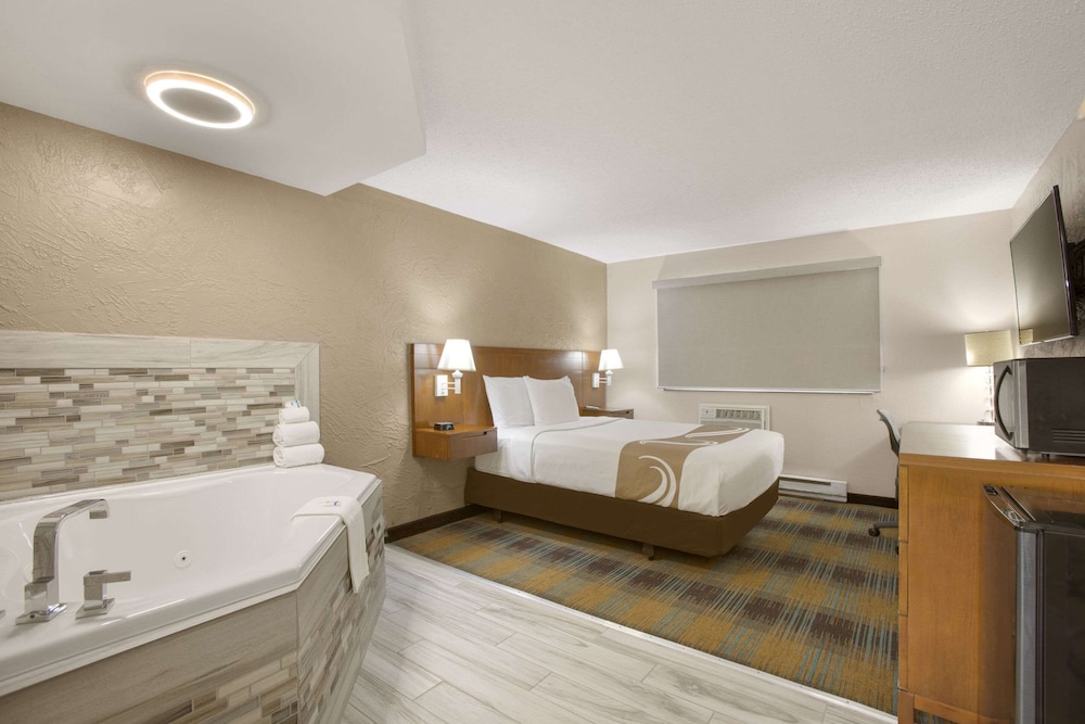 Rodeway Inn & Suites Grand Rapids Southeast 24/39