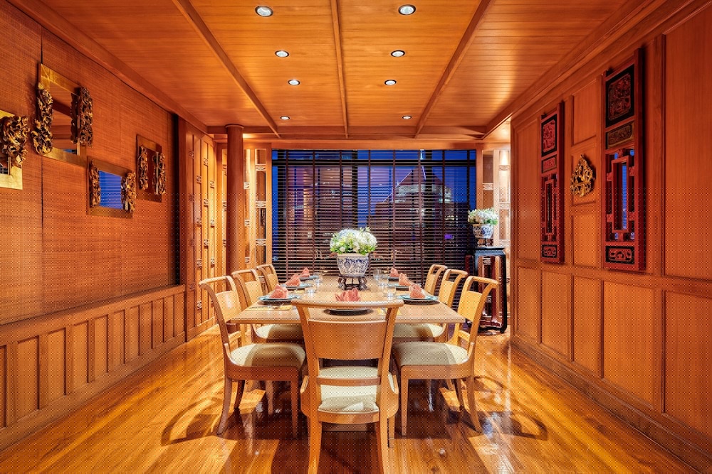 THE ATHENEE HOTEL, A LUXURY COLLECTION HOTEL BANGKOK 51/63