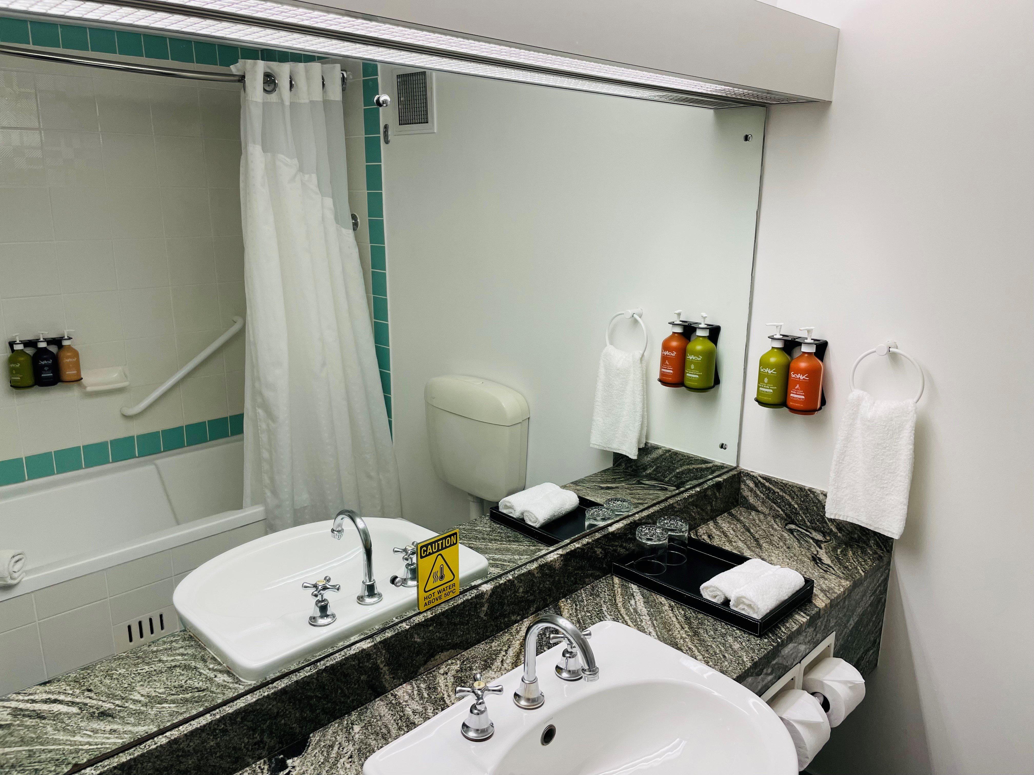 غرفة ديلوكس بسرير مزدوج، Holiday Inn Parramatta 3/6
