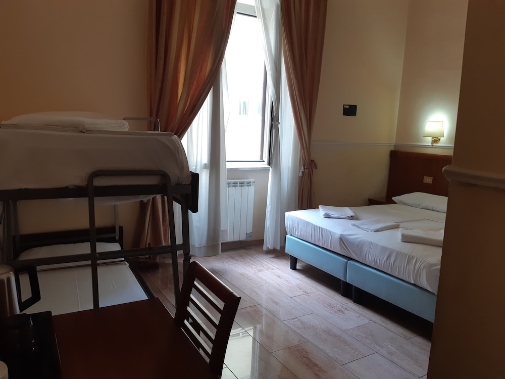 Aristotele Hotel 12/50