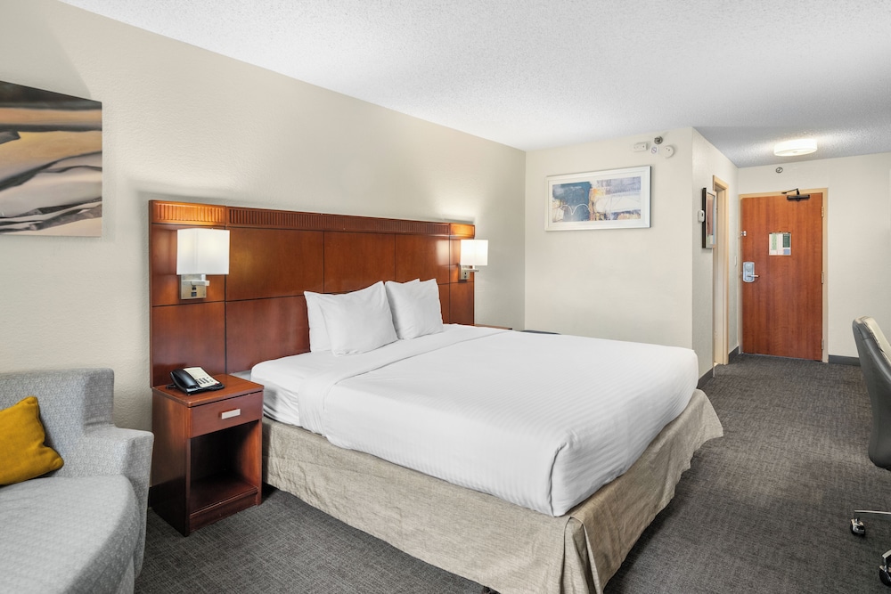 DELUXE, KING BED, CITY VIEW, ACCESSIBLE
