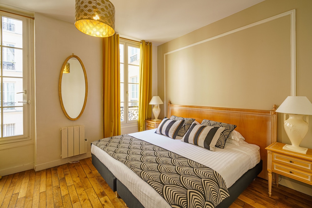 شقة بريستيج بسريرين كينج بإطلالة على الفناء مع أريكة، Apartments Du Louvre - Le Marais 4/10