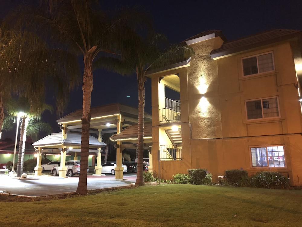 Simply Home Inn Suites 7/46