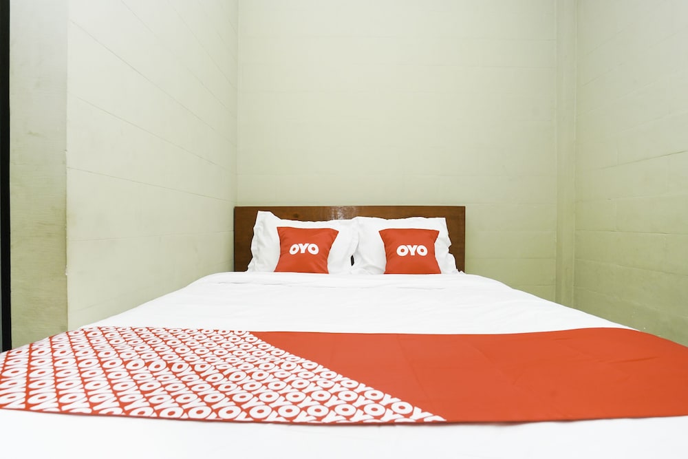OYO 2493 Lotus Hotel Syariah 13/39