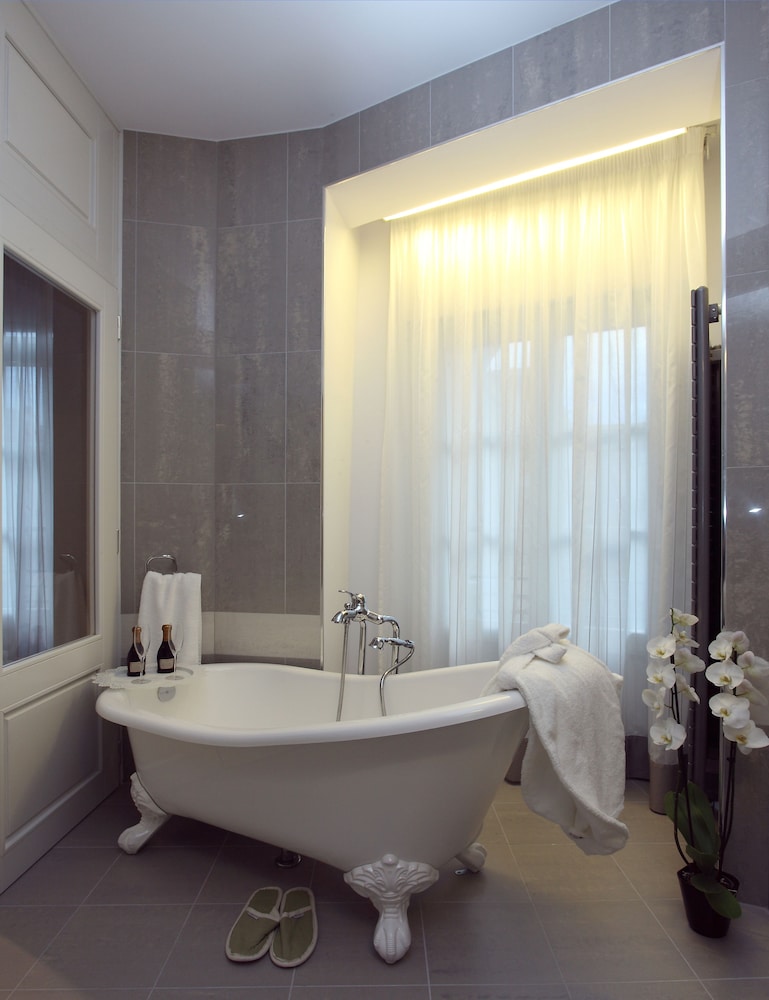 Metropolis Hotel Ioannina 62/63