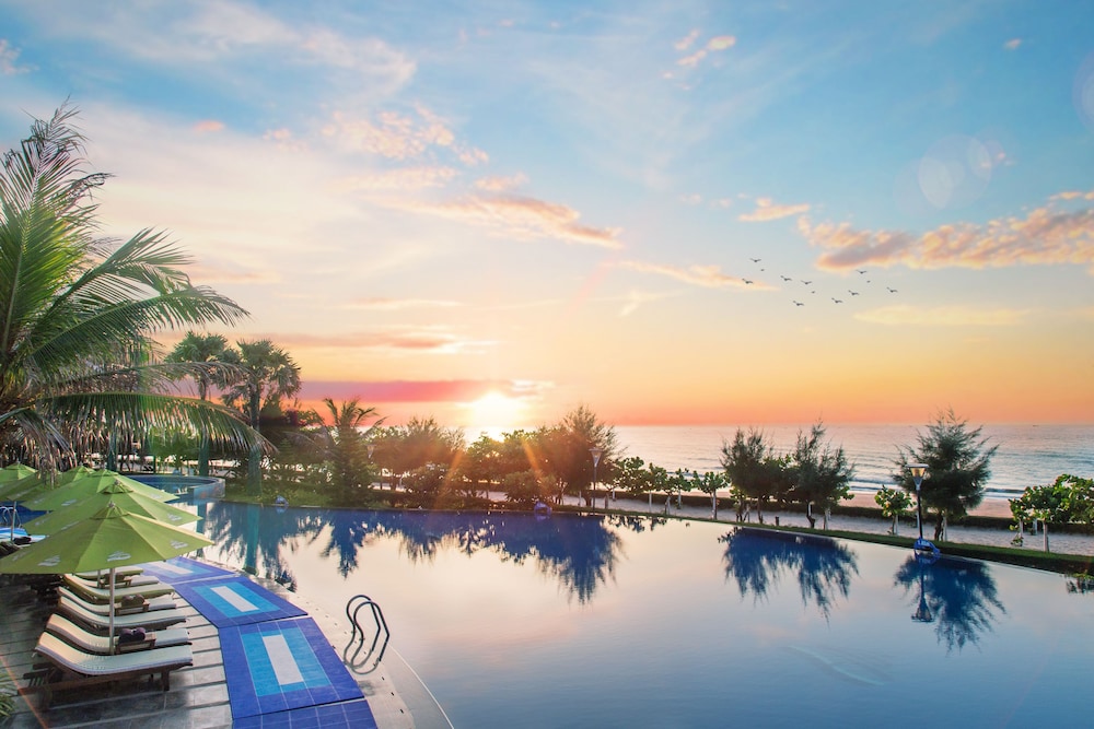 Carmelina Beach Resort 32/78