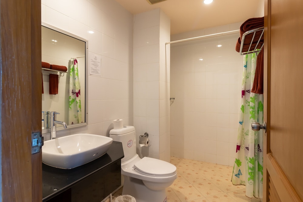 Thipurai Beach Hotel 48/50