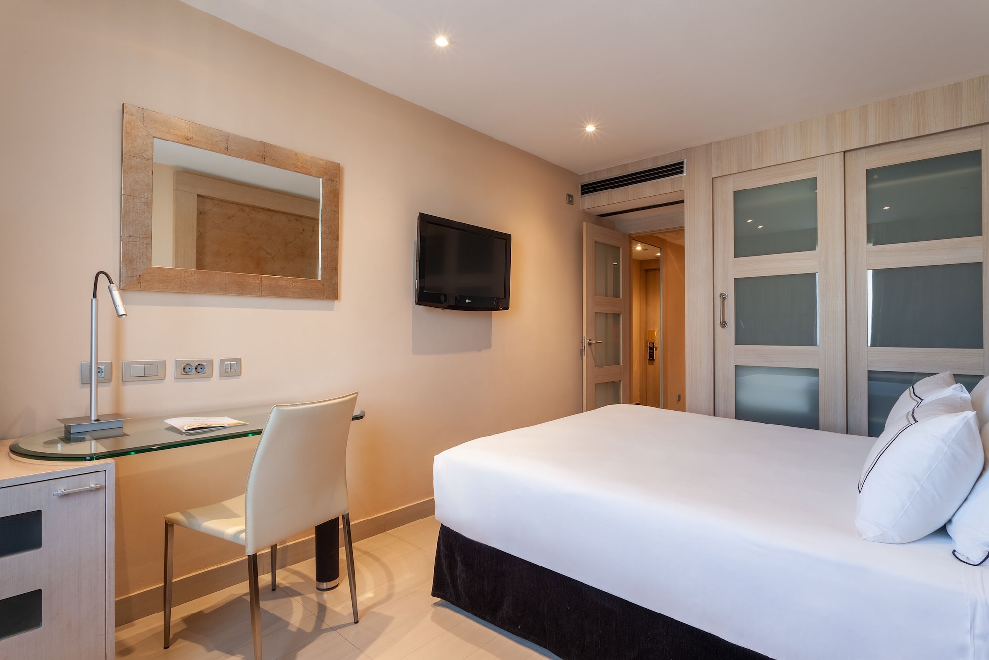 MELIA, DOUBLE BED, WITH VIEW