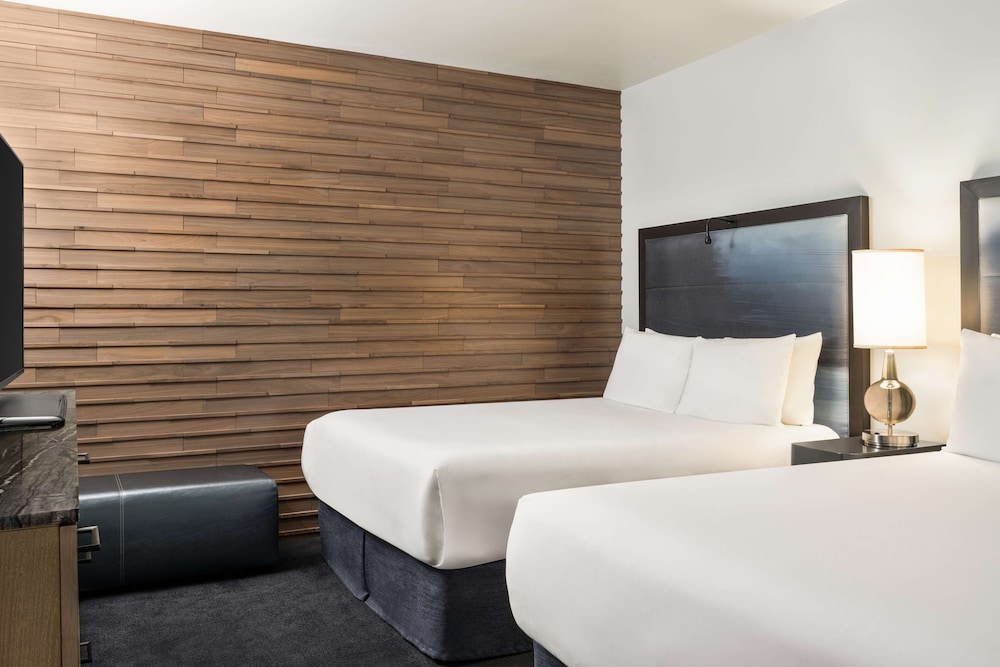 STUDIO, 2 QUEEN BEDS, SOFA