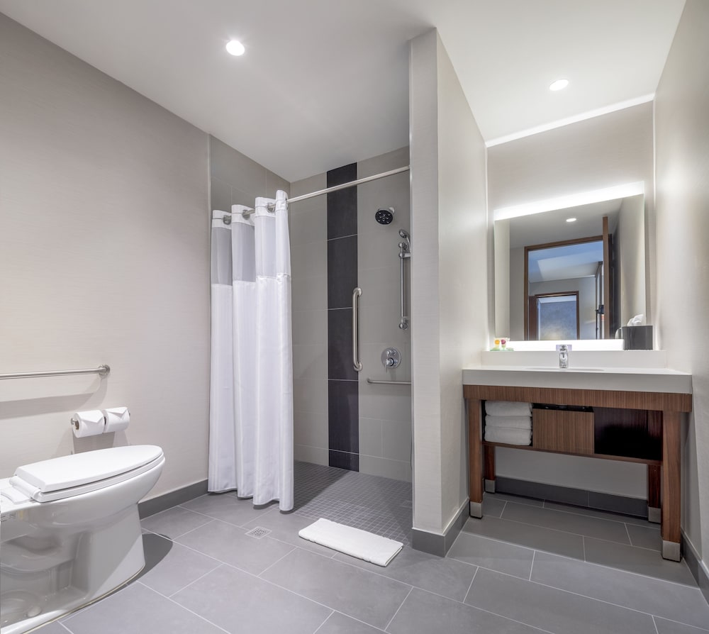 Hyatt Place Bogota Convention Center 50/50