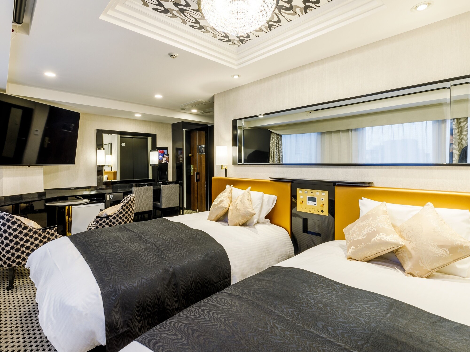 DELUXE, TWIN BEDS