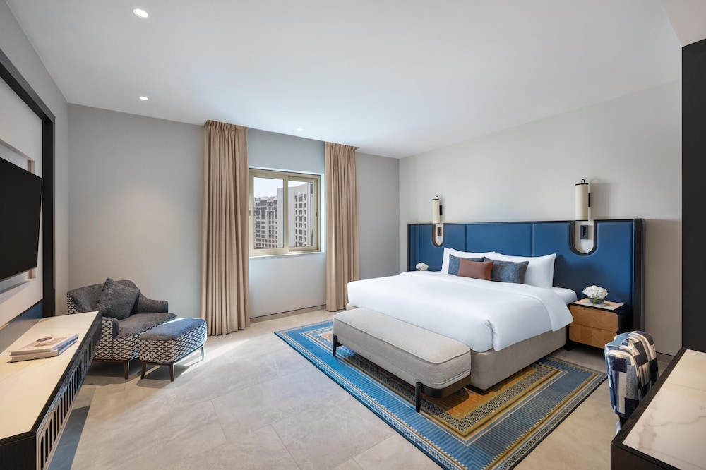 Renovated, Signature, Suite, King Bed, Private Poolterrace
