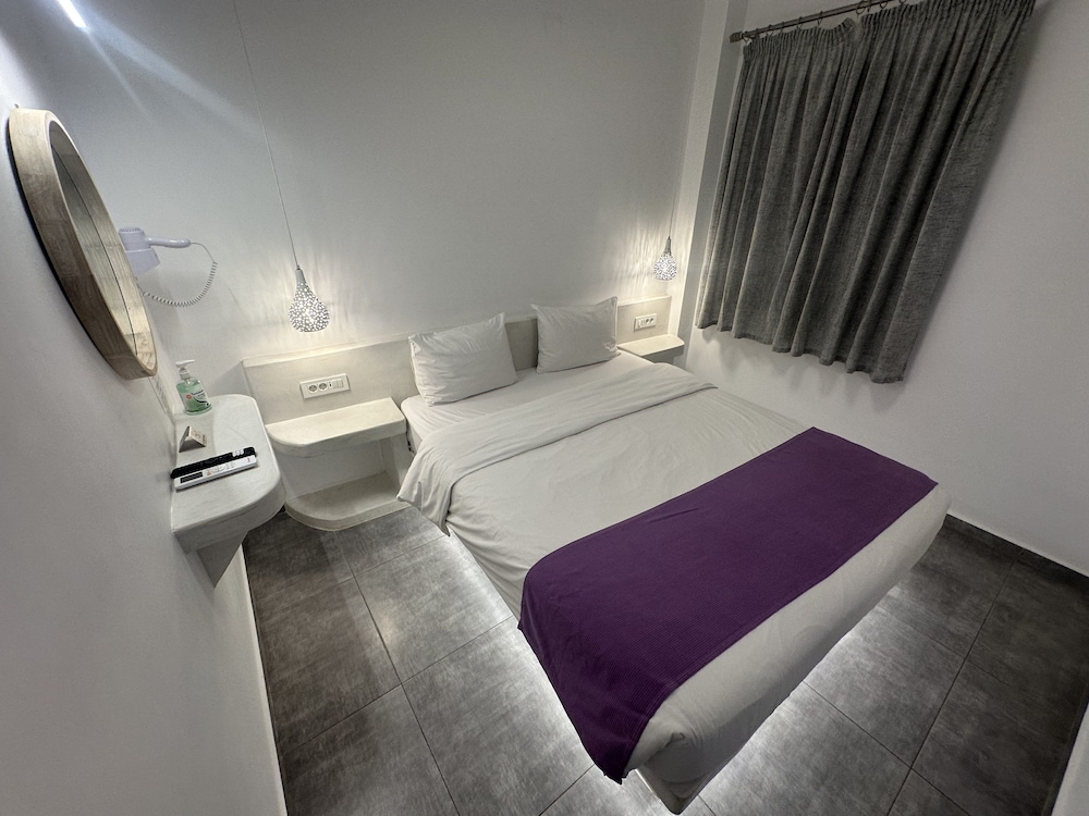 1 BEDROOM, DELUXE, STUDIO