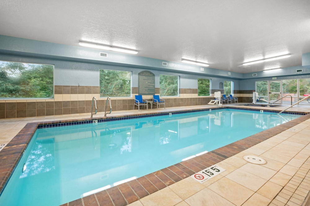 Holiday Inn Express Hotel Suites A Marysville 5/71