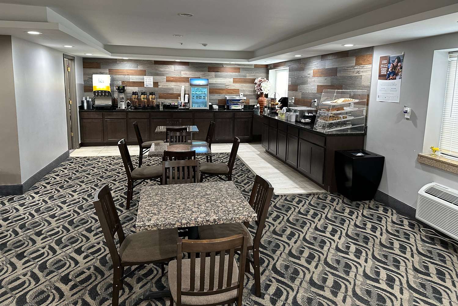La Quinta Inn and Suites by Wyndham Cincinnati North 30/38