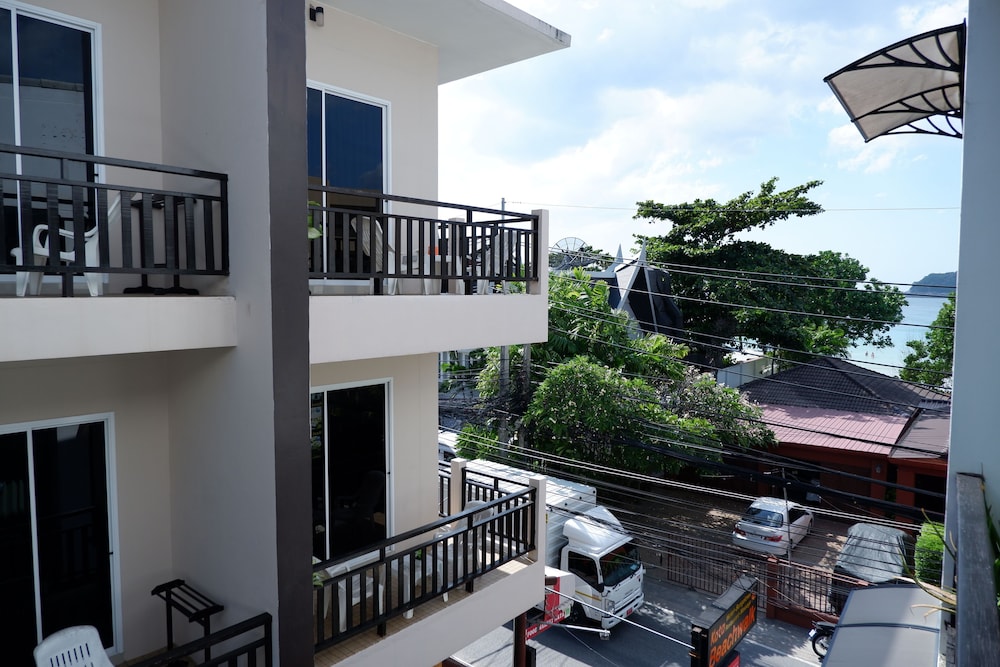 Kata Beachwalk Hotel And Bungalows 6/74