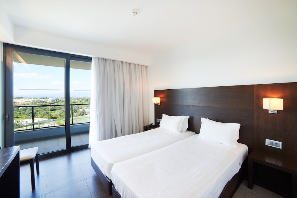 CLASSIC, SUITE, LAND VIEW