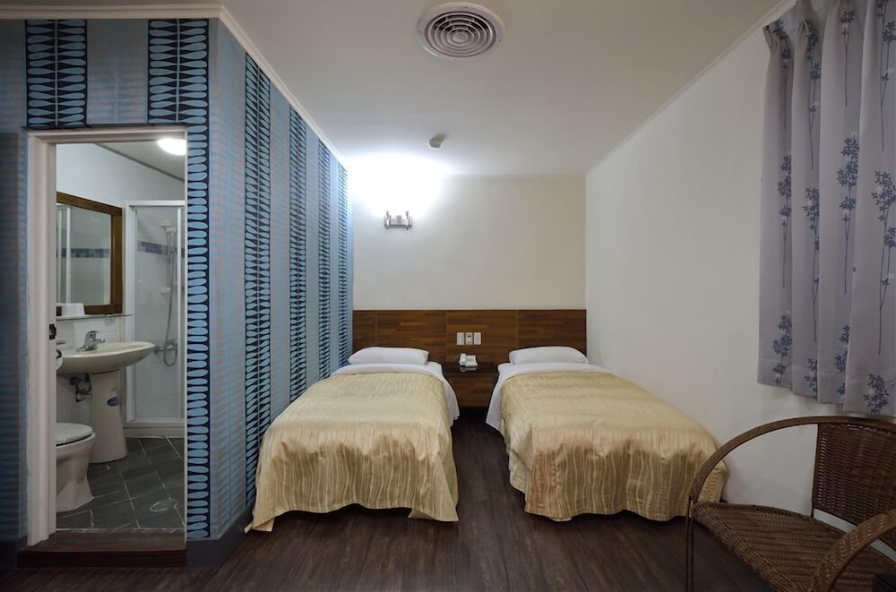Toong Mao Kao-shang-ching Hotel 34/54