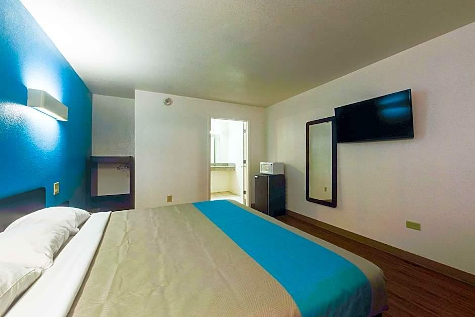 Motel6 Kingston, TN 9/25
