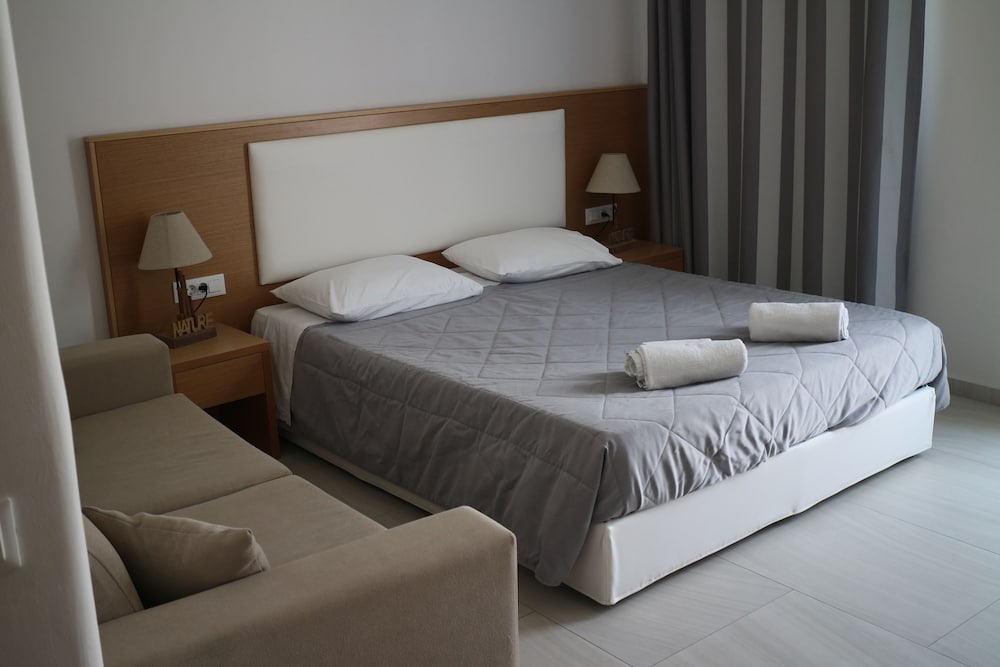 PETINAROS HOTEL 18/69