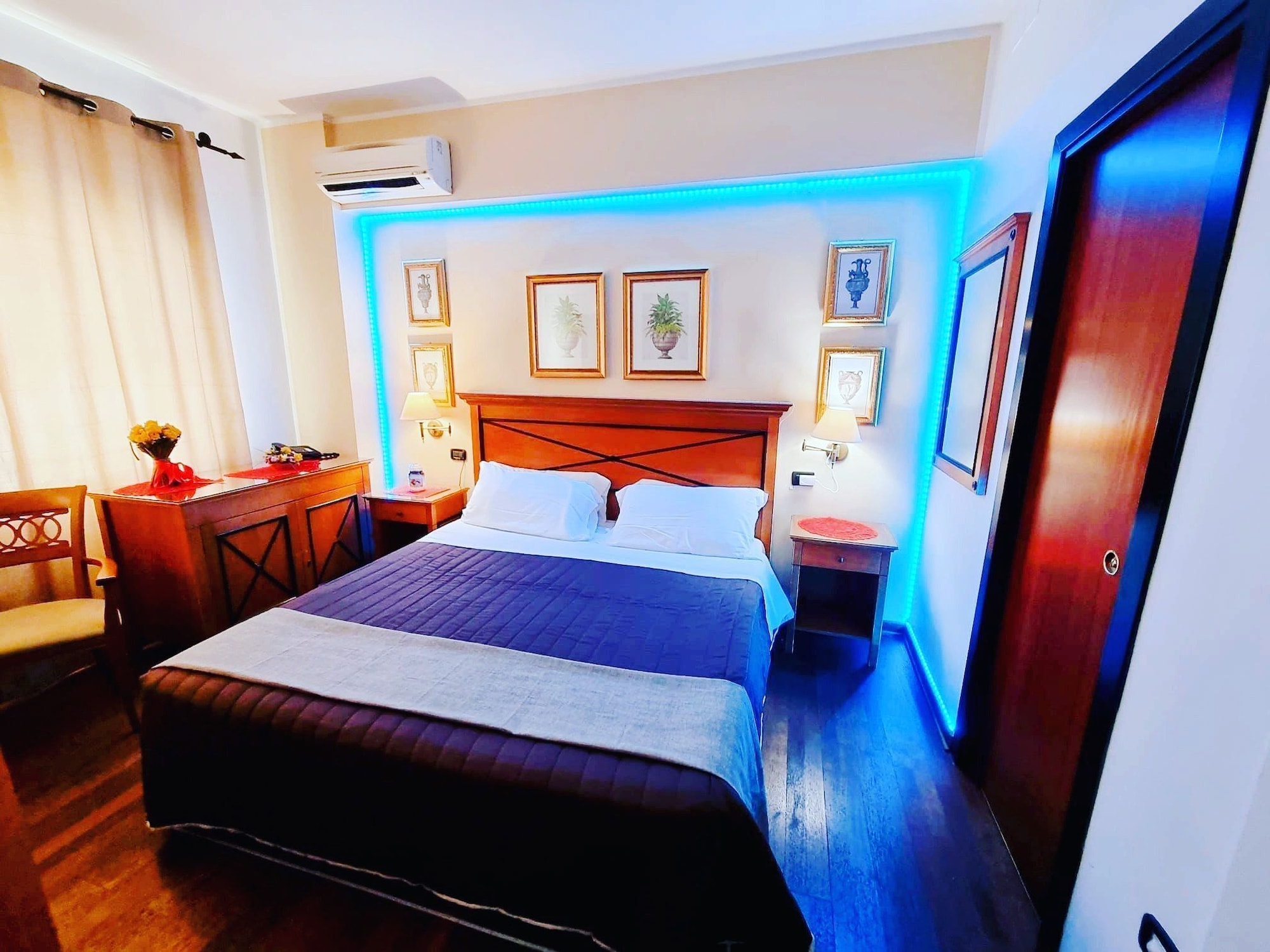 ROOM, SINGLE