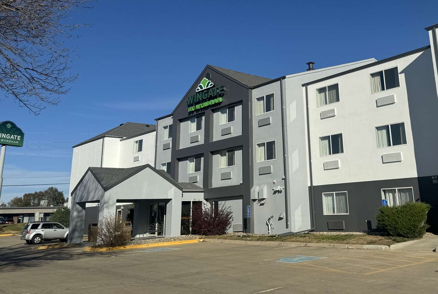 Wingate By Wyndham Sioux City 7/16