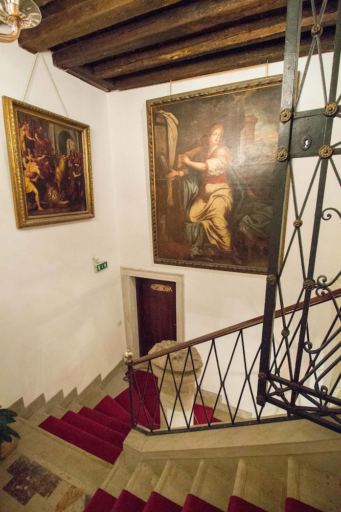 Hotel Palazzo Abadessa 9/50