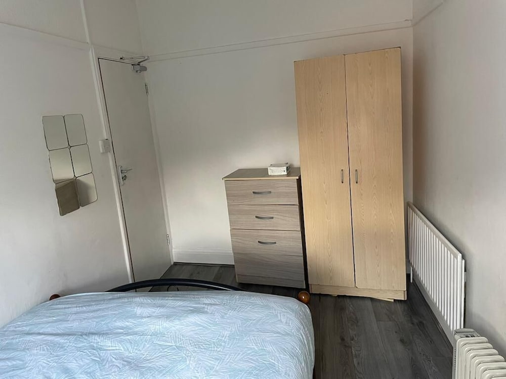 Rahal Hotel Hackney London 24/47