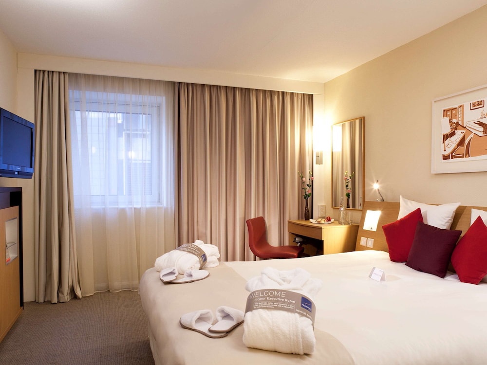 SUITE, KING BED