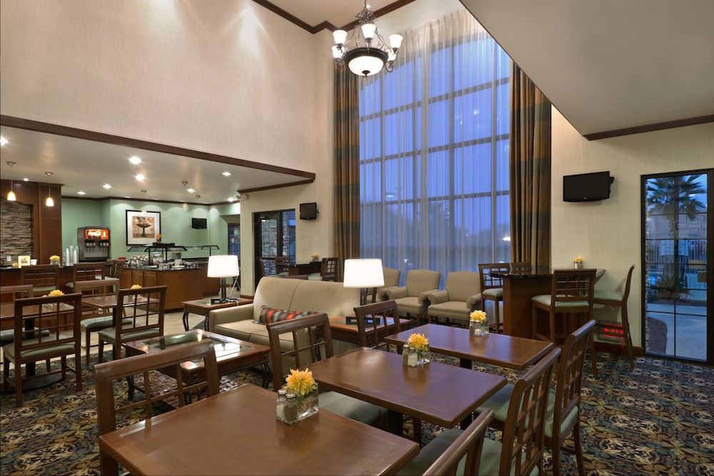 Staybridge Suites Tucson Airport 48/67