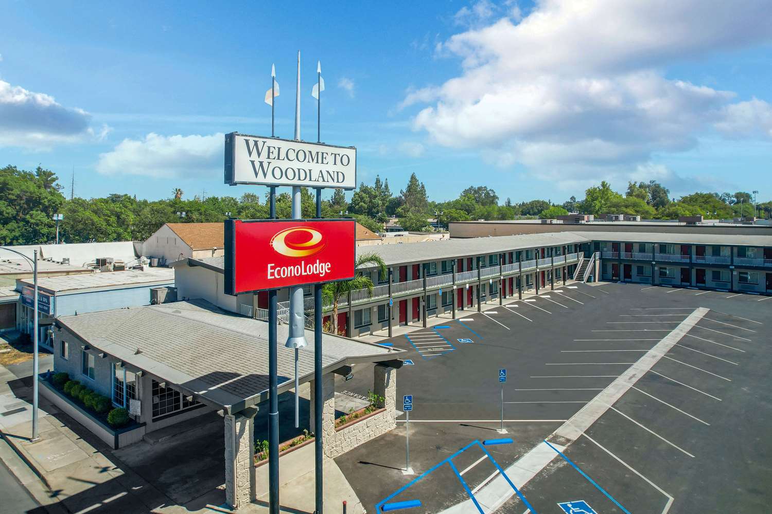 Econo Lodge Woodland near I-5 26/30