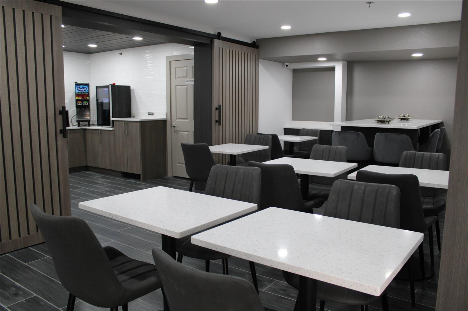 Super 8 By Wyndham Athens 25/33