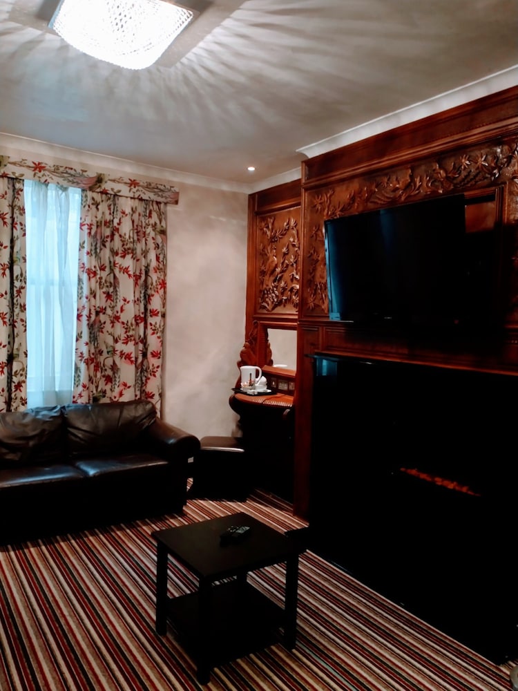 Edward Hotel Paddington 41/65